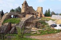 Die Reste des Hauptgebudes (Palas) von Schloss Runding